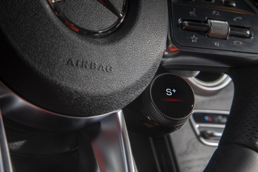 Детали интерьера Mercedes-AMG GLC63 4Matic+ (X253) 2019 года  (NA) (фото 71 из 81)